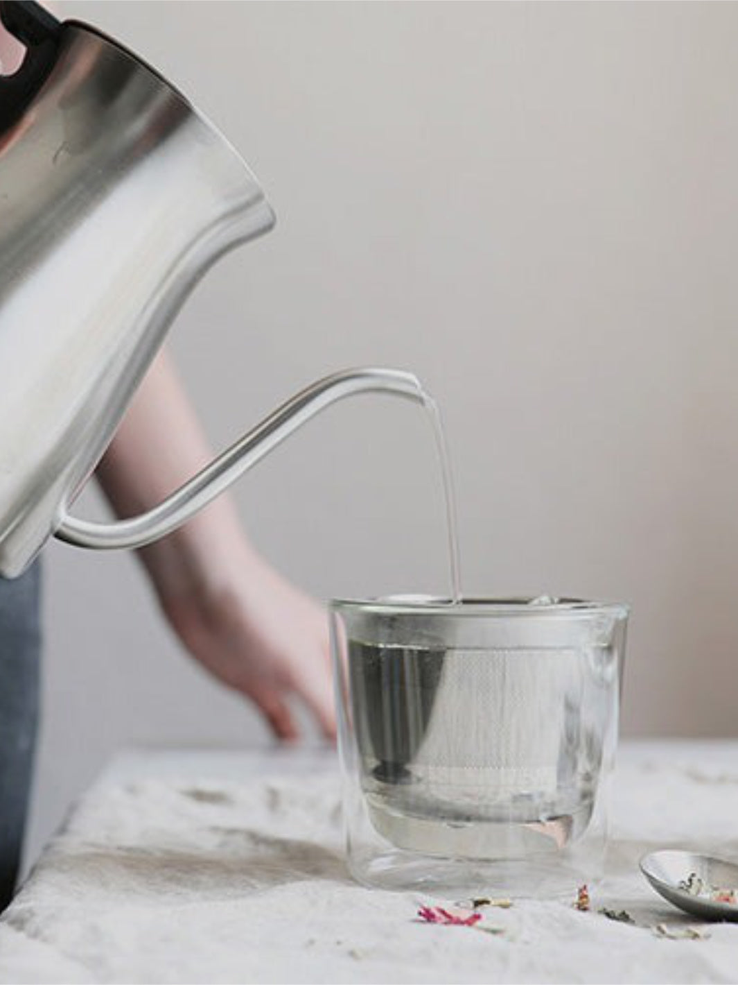 KINTO LEAVES TO TEA Cup with Strainer (260ml/8.8oz)